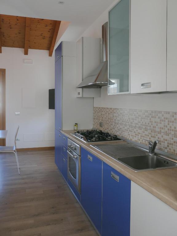A kitchen or kitchenette at The Lake Home