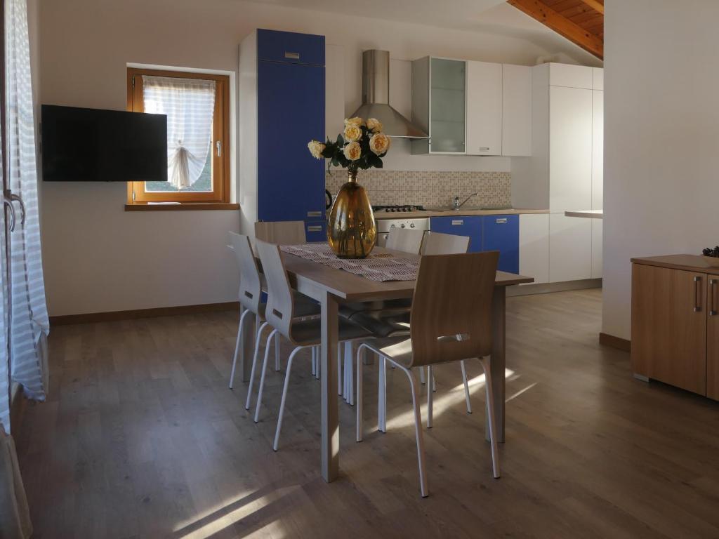 A kitchen or kitchenette at The Lake Home