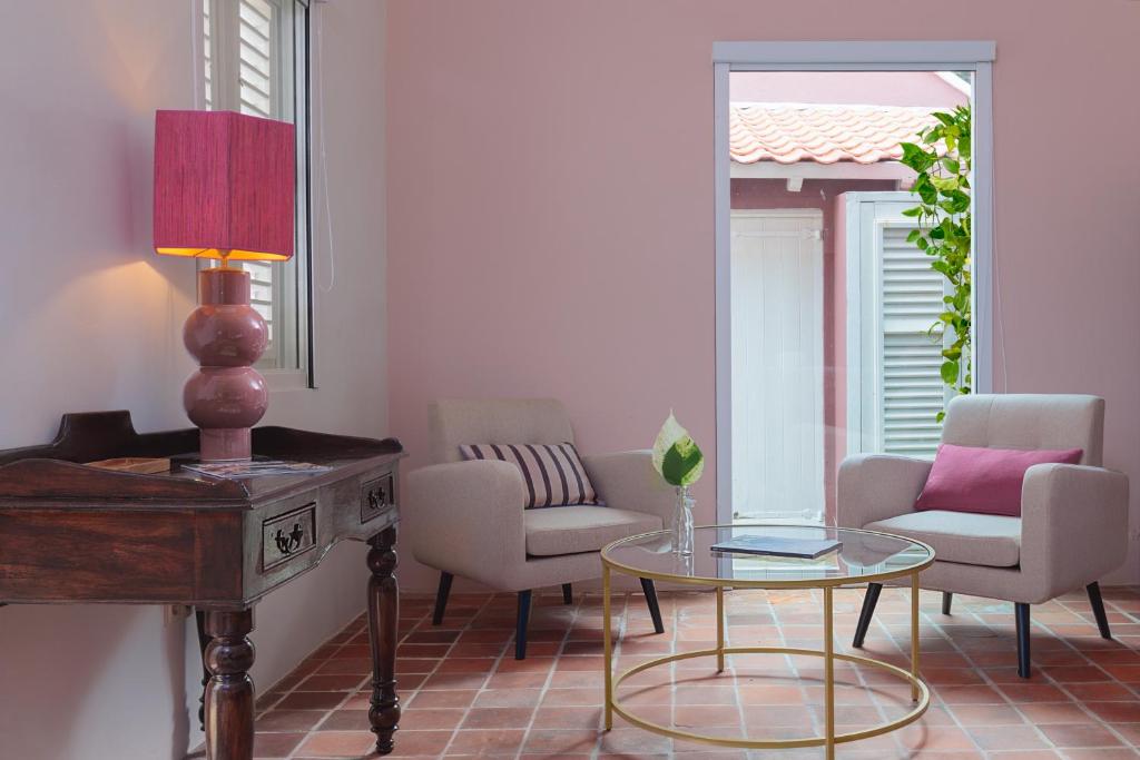 Posezení v ubytování Kura Botanica Hotel