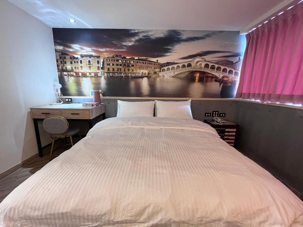 Postel nebo postele na pokoji v ubytování Good Time Boutique Hotel