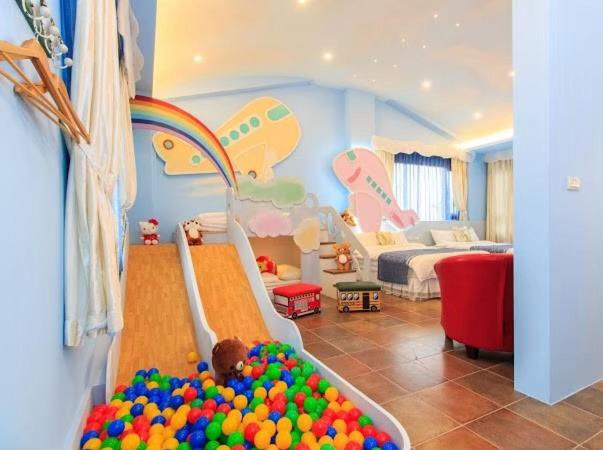 a room with a childs room with a bed and balls at Elegance House in Wujie
