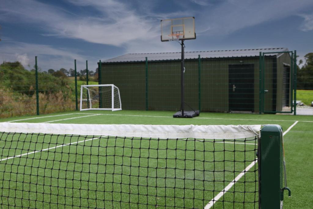 Tenis a/nebo squash v ubytování 5* Self Catering 1 Bed nebo okolí