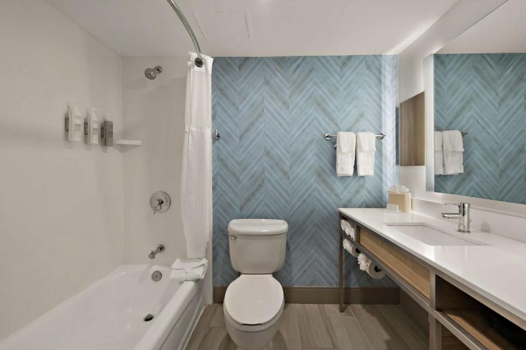 Hilton Garden Inn Williamsburg - King Room - Hearing Access