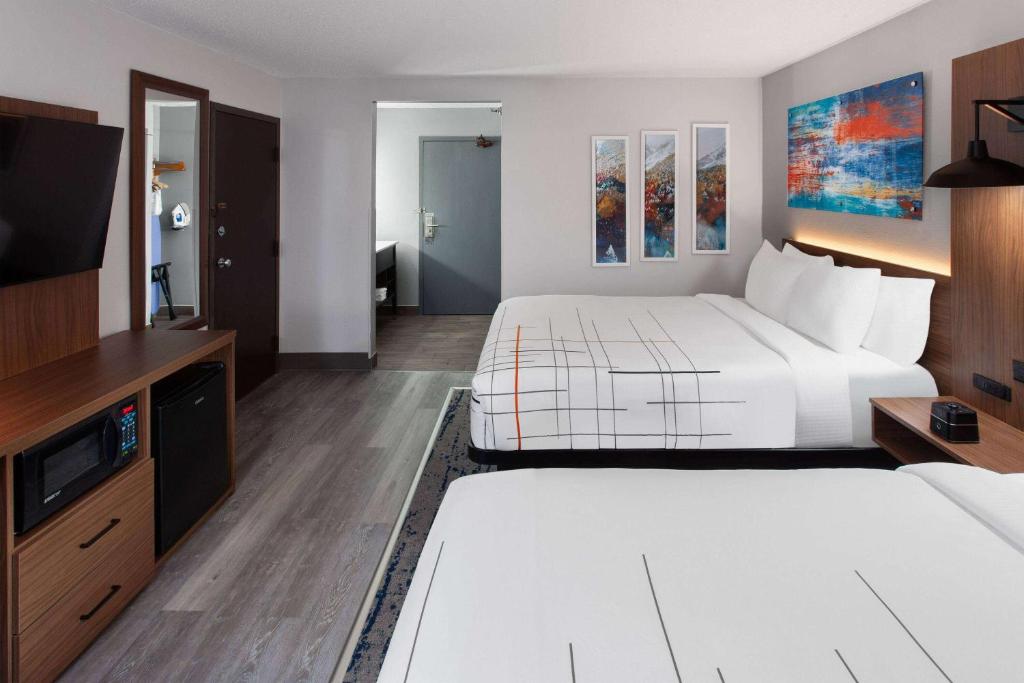 La Quinta Inn by Wyndham Wausau - 豪华皇后室和两个大床 - 不吸烟