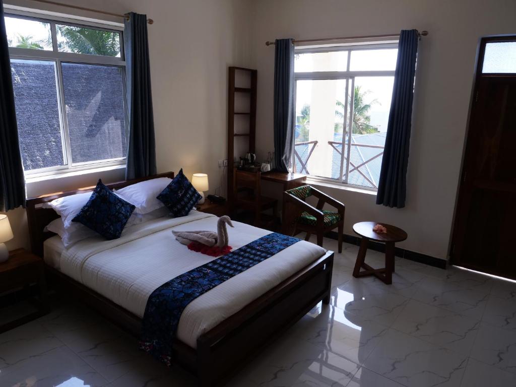 Postel nebo postele na pokoji v ubytování Double A Nungwi Beach Hotel