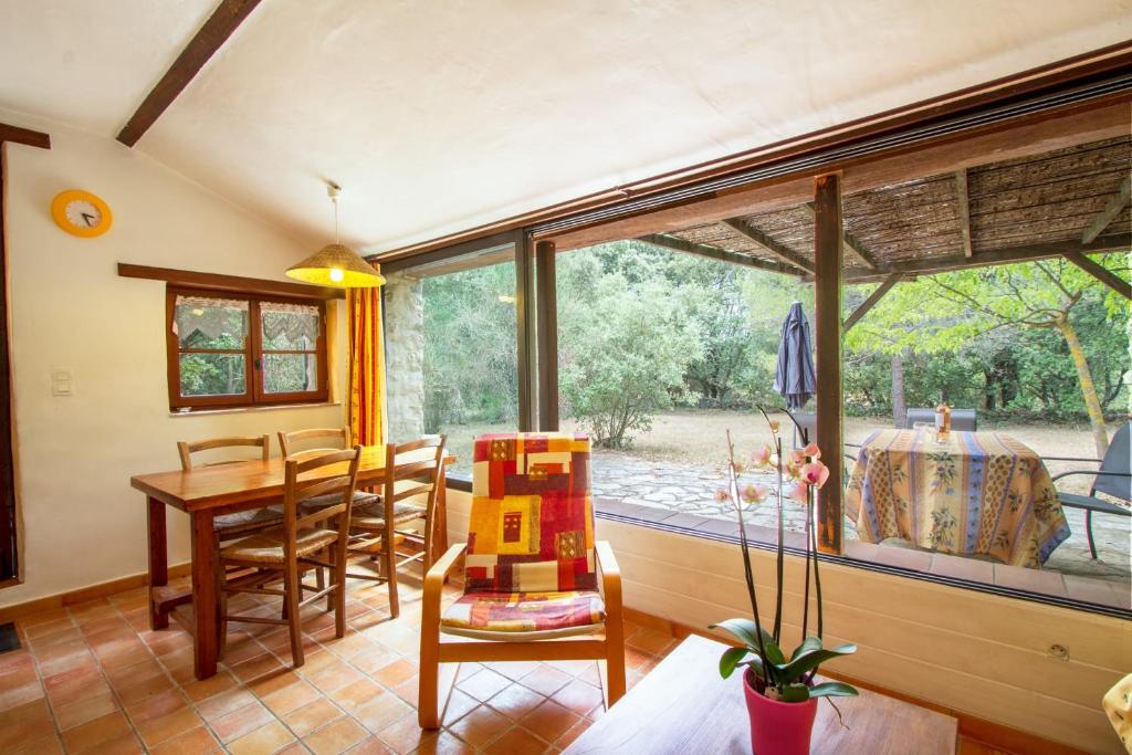Lou Petarel Charming house with shared pool nature an calm in Provence - Vakantiehuis