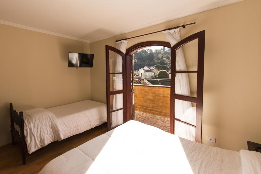 Uma cama ou camas num quarto em Hotel JB