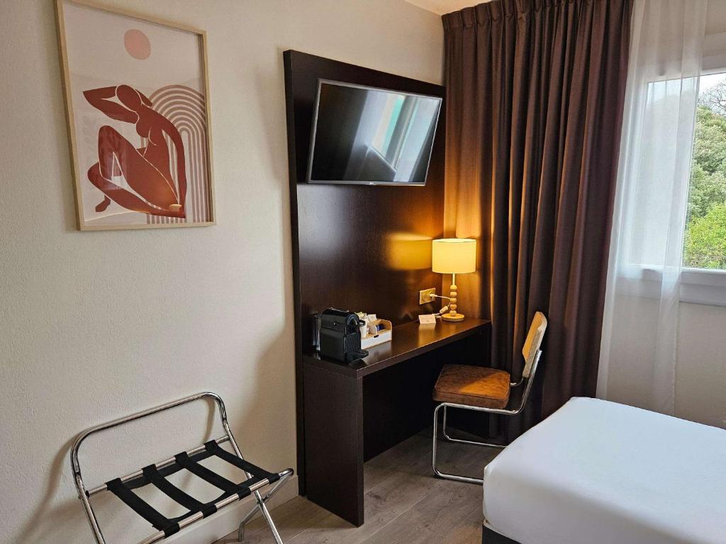 Postel nebo postele na pokoji v ubytování Best Western Terre de Provence