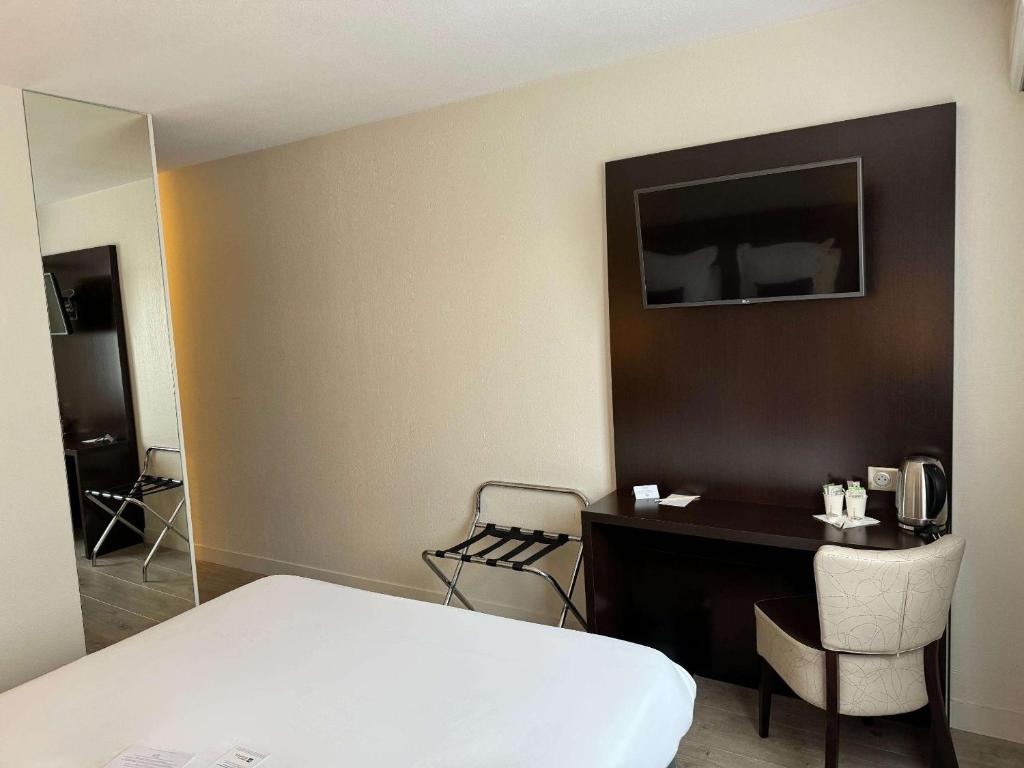 Postel nebo postele na pokoji v ubytování Best Western Terre de Provence