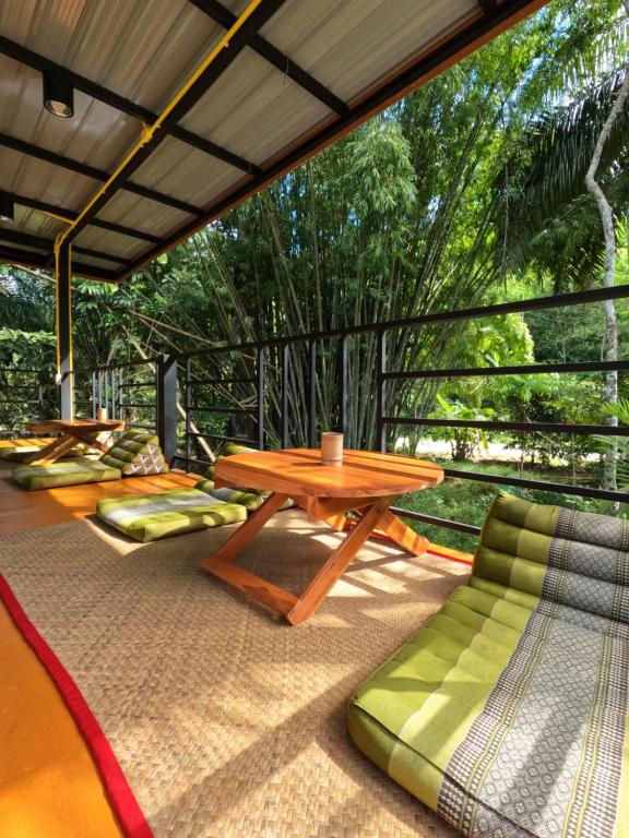 Fotografie z fotogalerie ubytování Ample Forest Khao Sok Farmstay v destinaci Ban Ya Plong