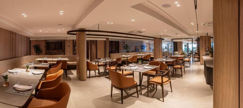 Um restaurante ou outro lugar para comer em HCM - Hotel Corais de Manaira