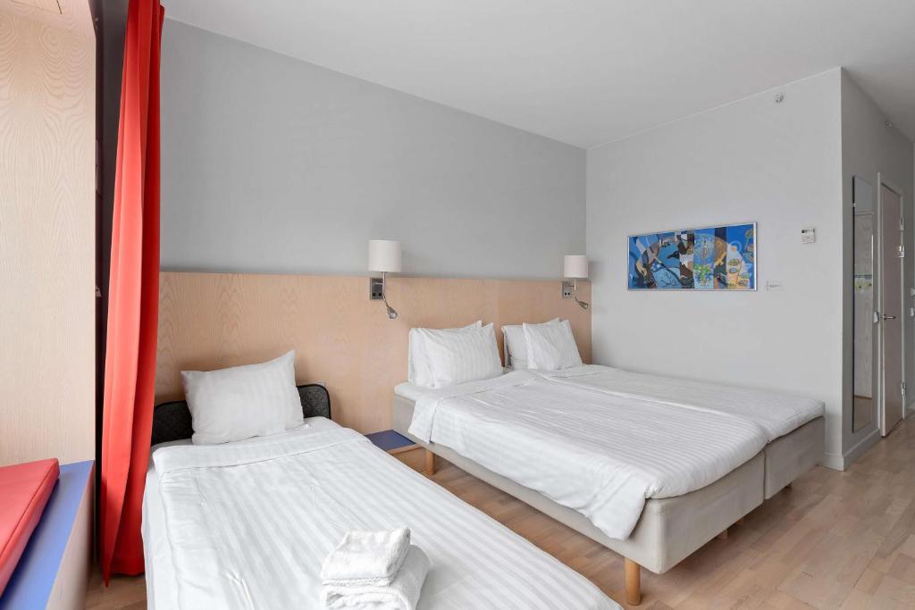 Best Western Plus Park City Hammarby Sjöstad - 家庭房有两张单人床和额外的床