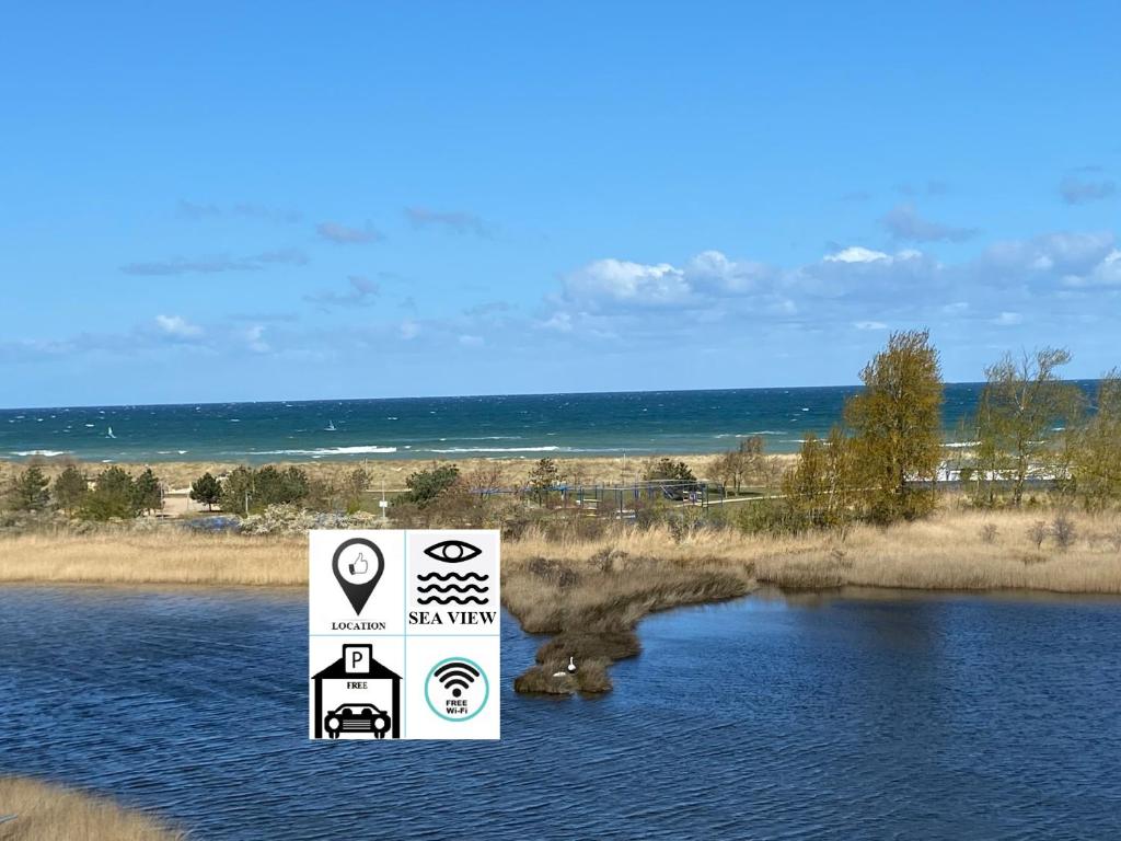 un segno in mezzo a un corpo d'acqua di Wasserblick, in 3 Min am Strand a Heiligenhafen