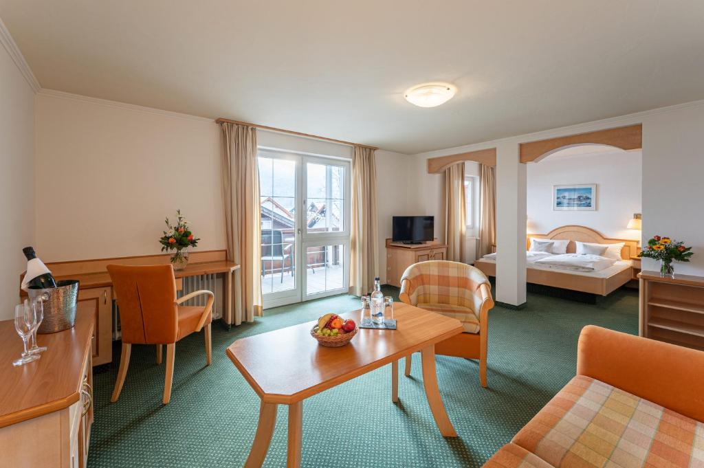 TV a/nebo společenská místnost v ubytování Hotel Filser