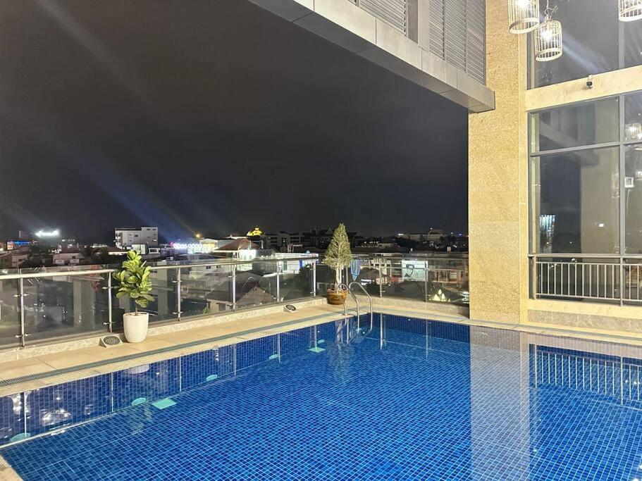 New Modern Luxury Suite Apartment At The Heart of Vientiane - Apartamento De Un Dormitorio