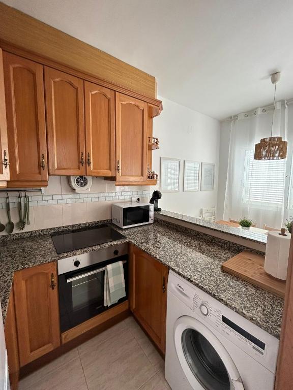 Kuchyň nebo kuchyňský kout v ubytování APARTAMENTO PEÑISCOLA