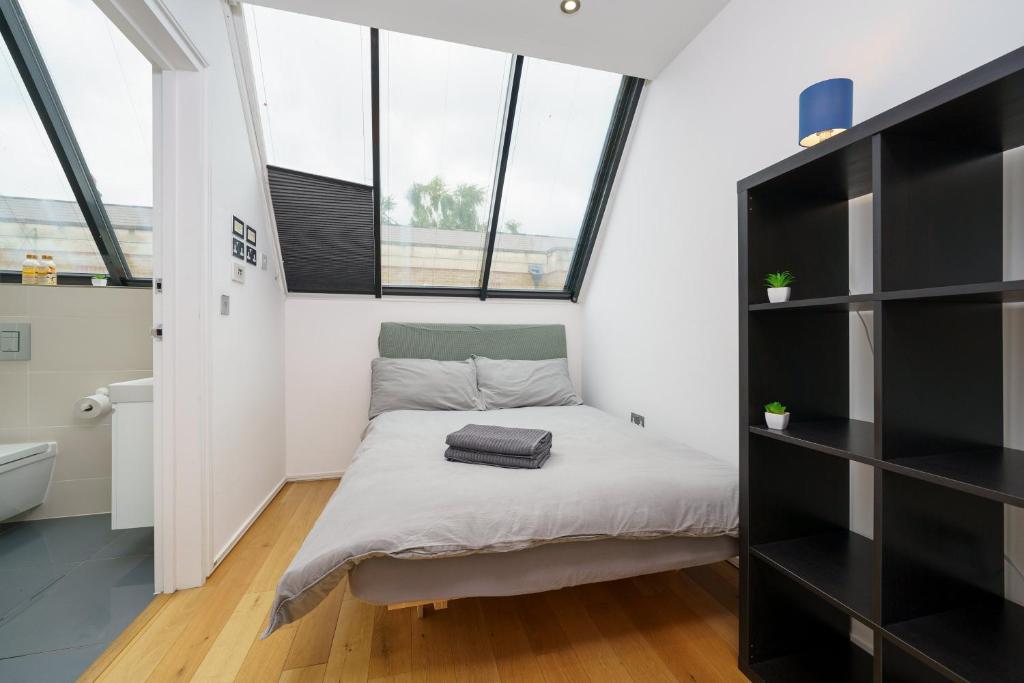 Katil atau katil-katil dalam bilik di En-suite Room in Zone 1 London
