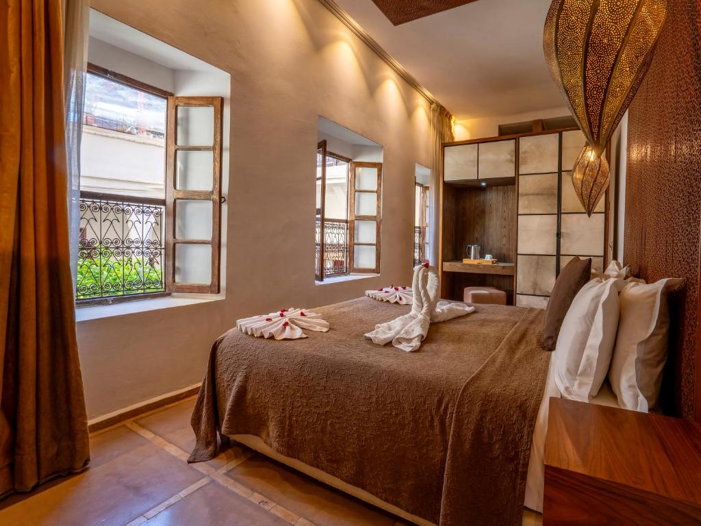 Postel nebo postele na pokoji v ubytování Riad Maialou & SPA