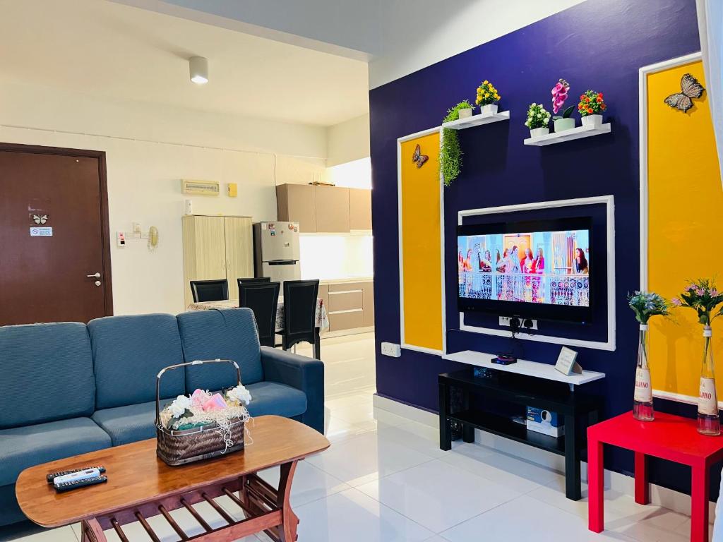 TV a/nebo společenská místnost v ubytování Regalia Spritz Empire Hostel