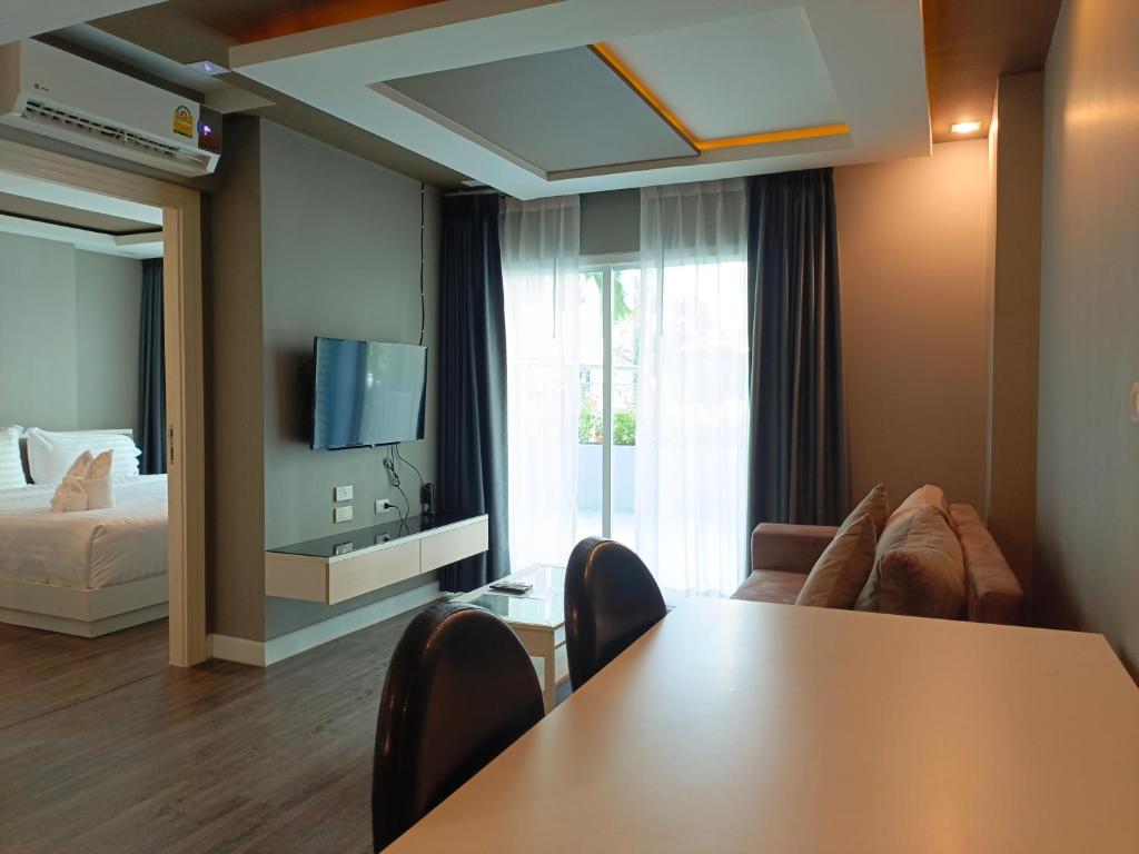Wisdom Hotel & Residence - Suite Pool View