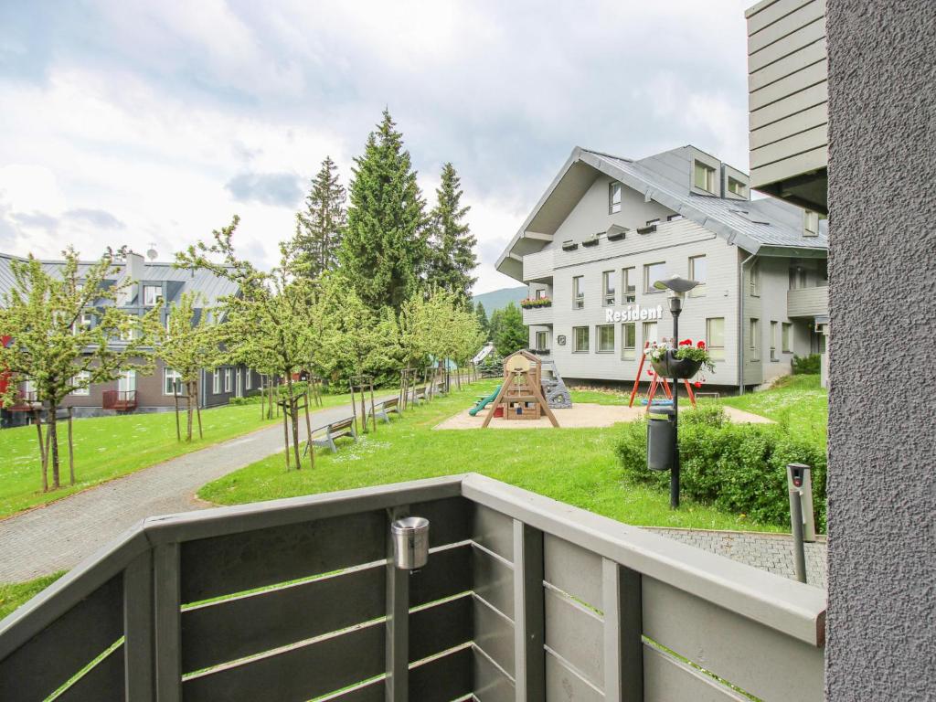 Ogród w obiekcie Apartment Resident Harrachov B-1 by Interhome
