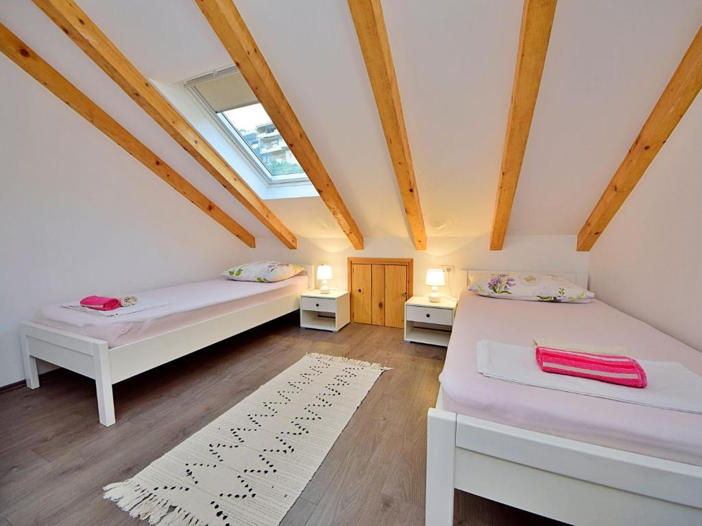 Posteľ alebo postele v izbe v ubytovaní Holiday Home Lara by Interhome