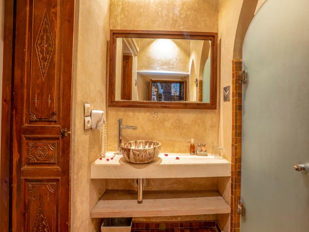 Koupelna v ubytování Riad Maialou & SPA