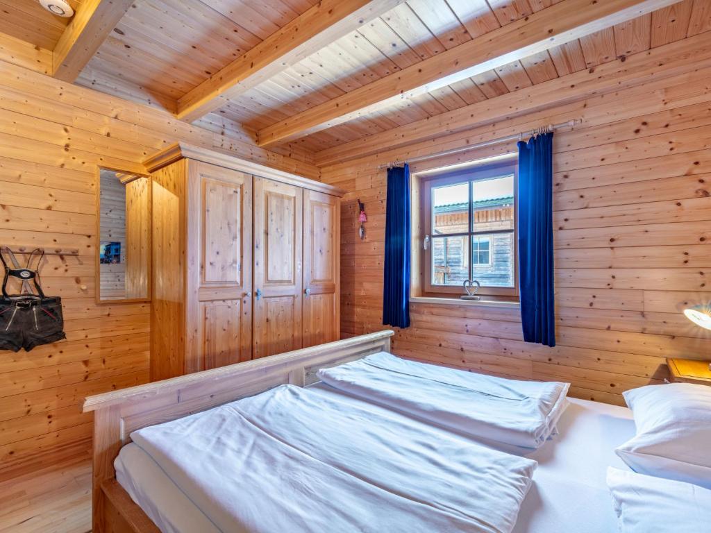 Posteľ alebo postele v izbe v ubytovaní Chalet Chalet Venus by Interhome