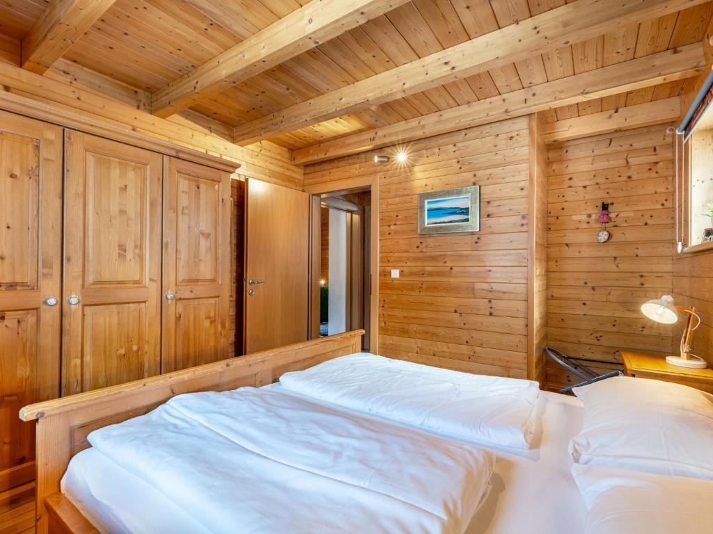 Posteľ alebo postele v izbe v ubytovaní Chalet Chalet Venus by Interhome