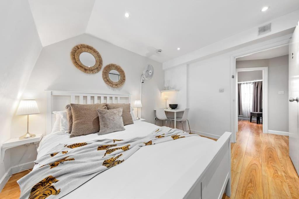 a white bedroom with a large white bed and mirrors at Luxury 3 Bedroom Flat in Mayfair London HY4 in London