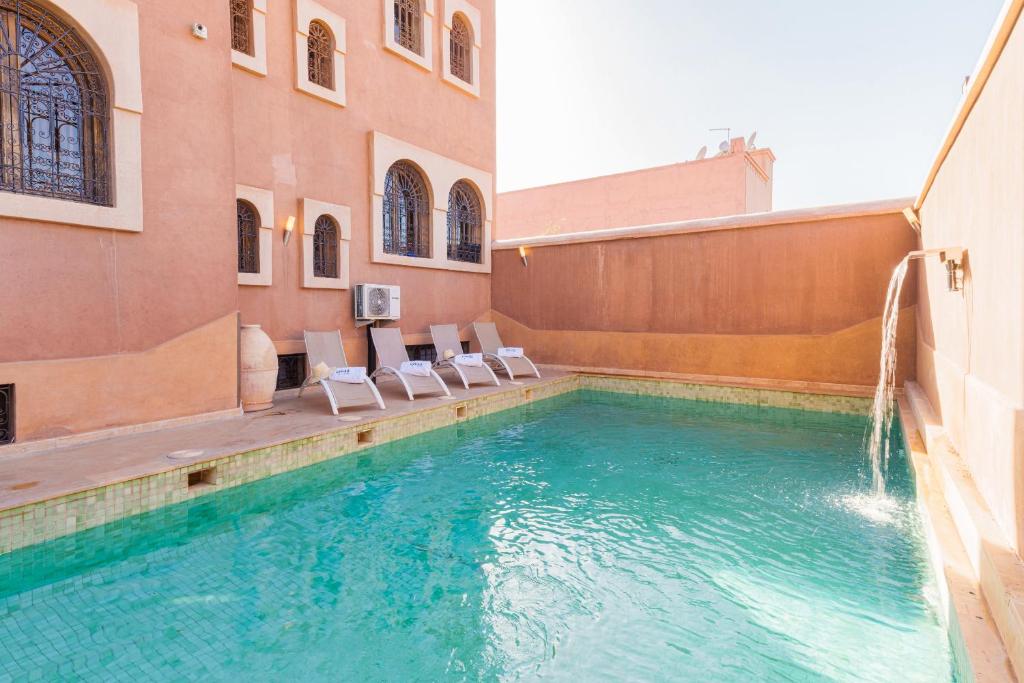 Bazén v ubytování Riad Ushuaia La Villa - Centre Marrakech nebo v jeho okolí
