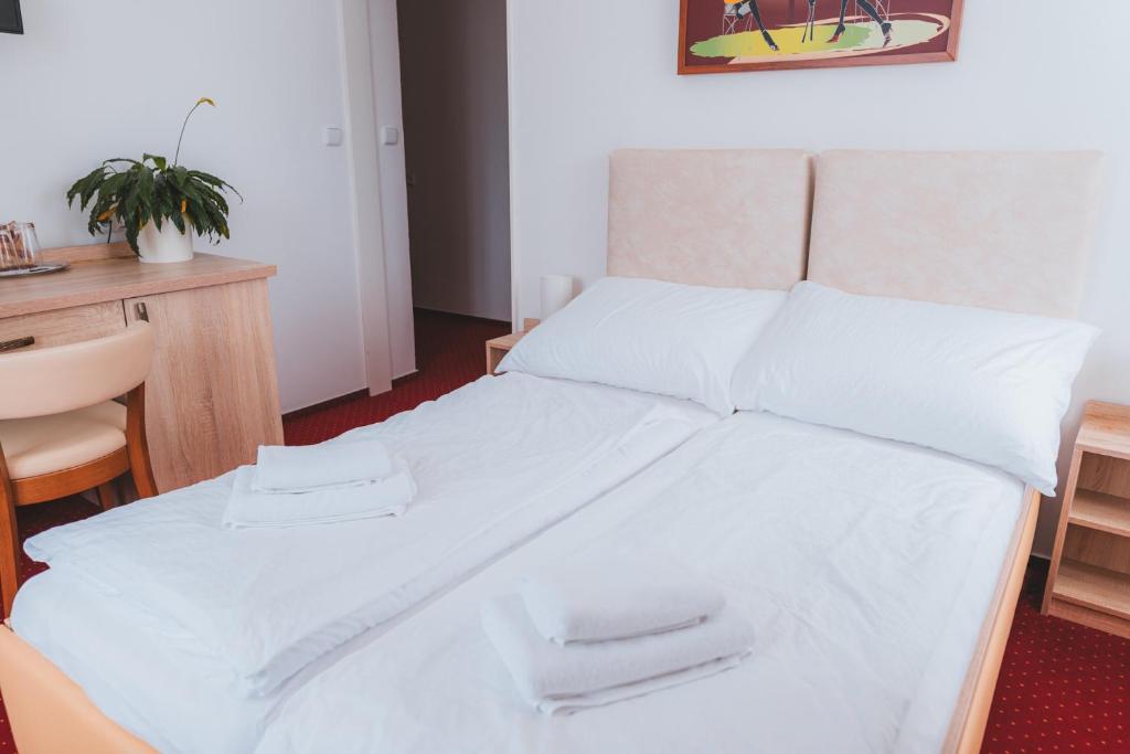 Postel nebo postele na pokoji v ubytování Kavárna a penzion REICHL