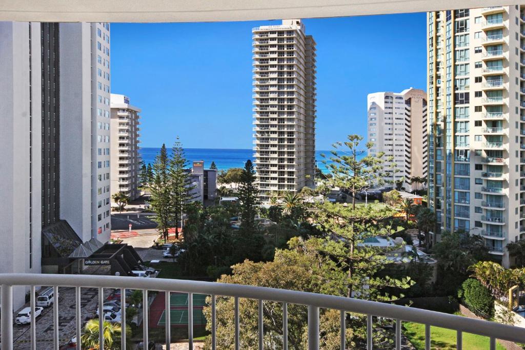 Sovereign on the Gold Coast - Resim 40