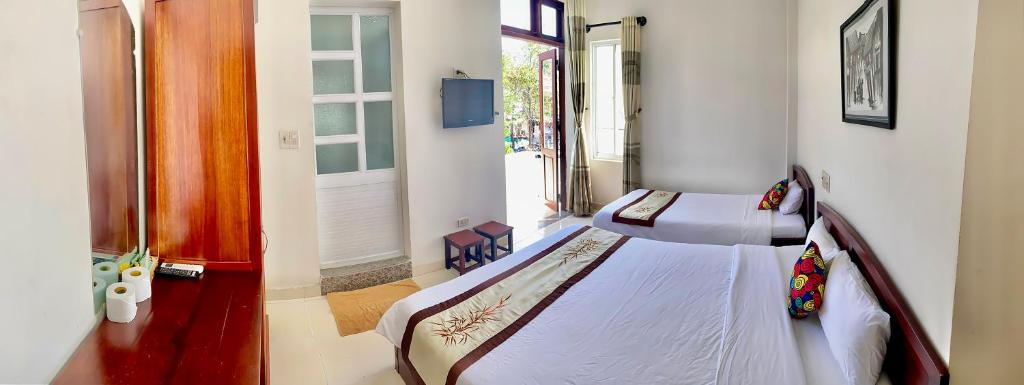 - une chambre avec 2 lits dans l'établissement Hoian Old Town Hostel, à Hội An
