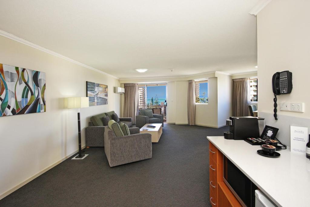 Sovereign on the Gold Coast - Resim 41