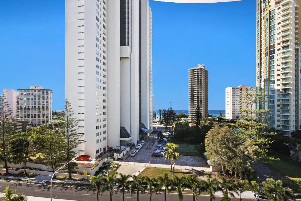 Sovereign on the Gold Coast - Resim 38