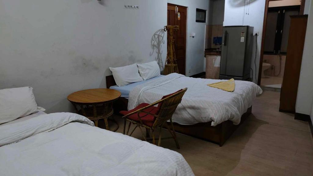 Postel nebo postele na pokoji v ubytování Monkey Temple Homestay