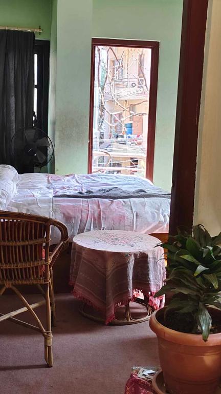 Postel nebo postele na pokoji v ubytování Monkey Temple Homestay