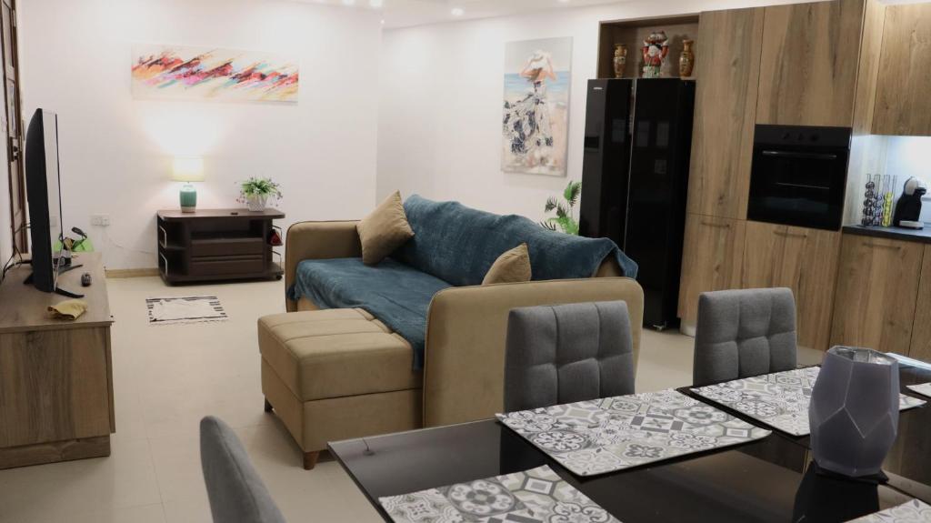 SC6 - Modern & Spacious 2 Bed tesisinde bir televizyon ve/veya eğlence merkezi