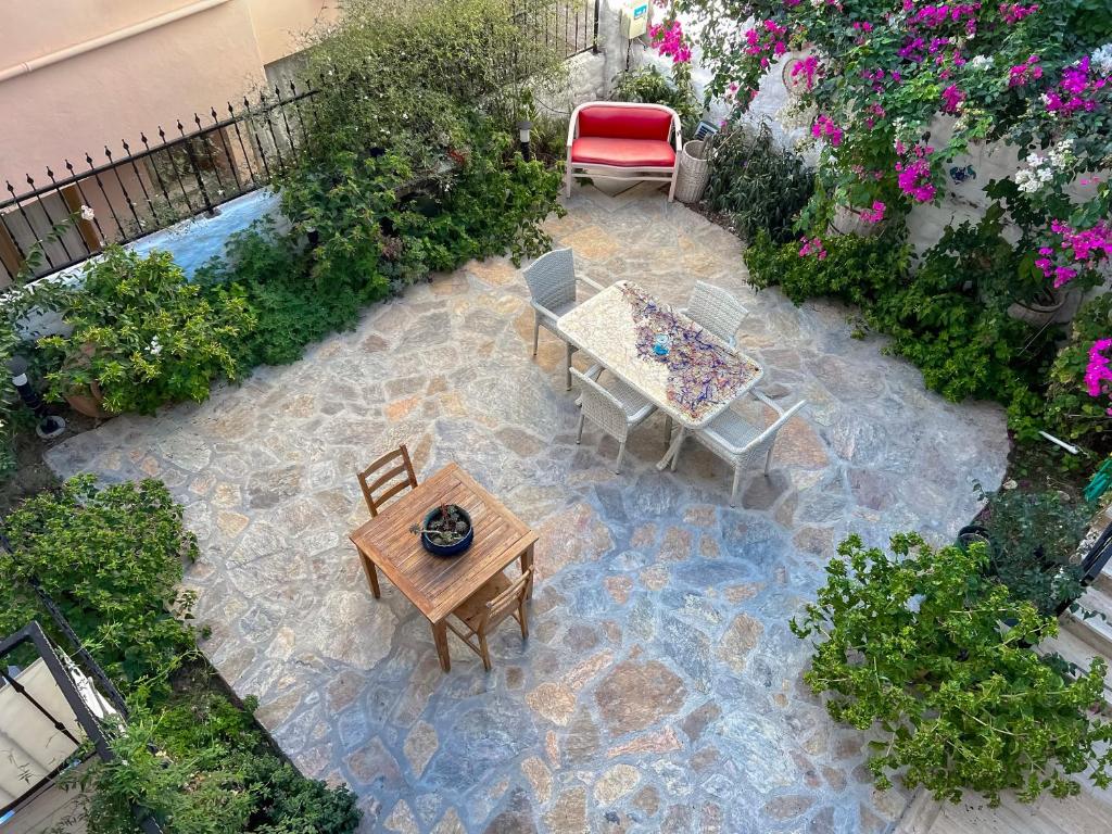 A garden outside Azize Palas Apart Otel