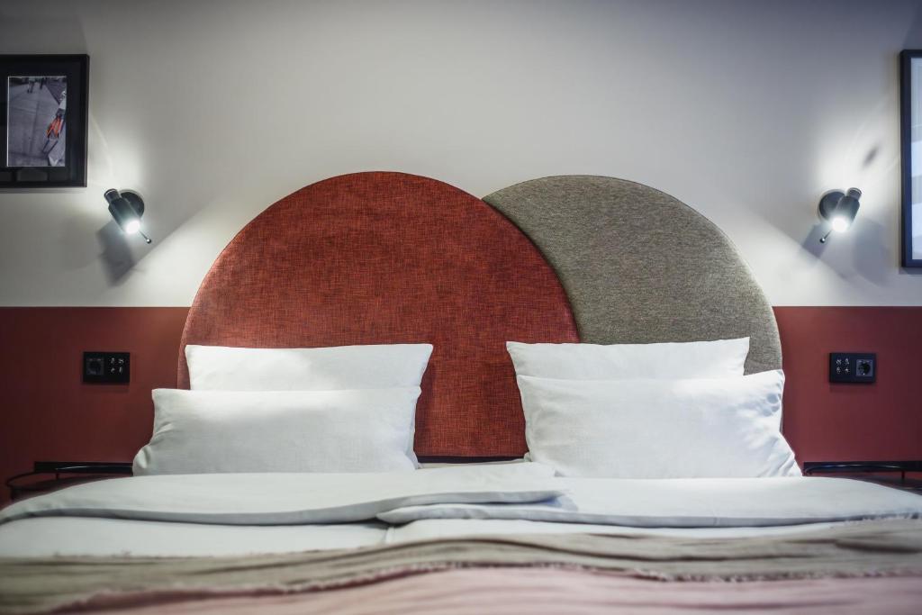 
Medium Plus (max 2 pax)
