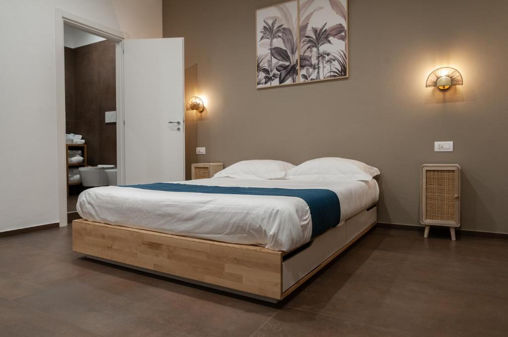 En eller flere senge i et værelse på suite 18 luxury apartments