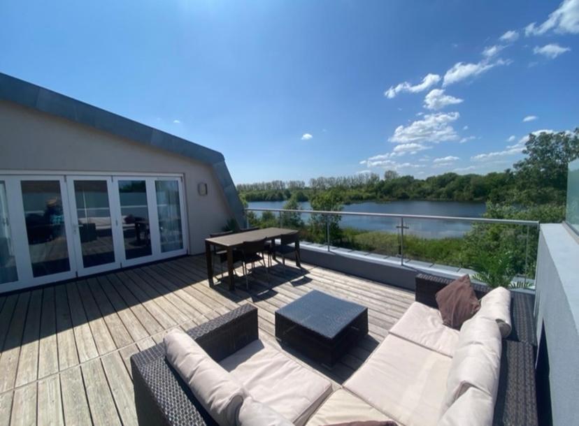 Posezení v ubytování Reed Warbler - HM111 - Lower Mill Estate Penthouse Apartment with Spa Access