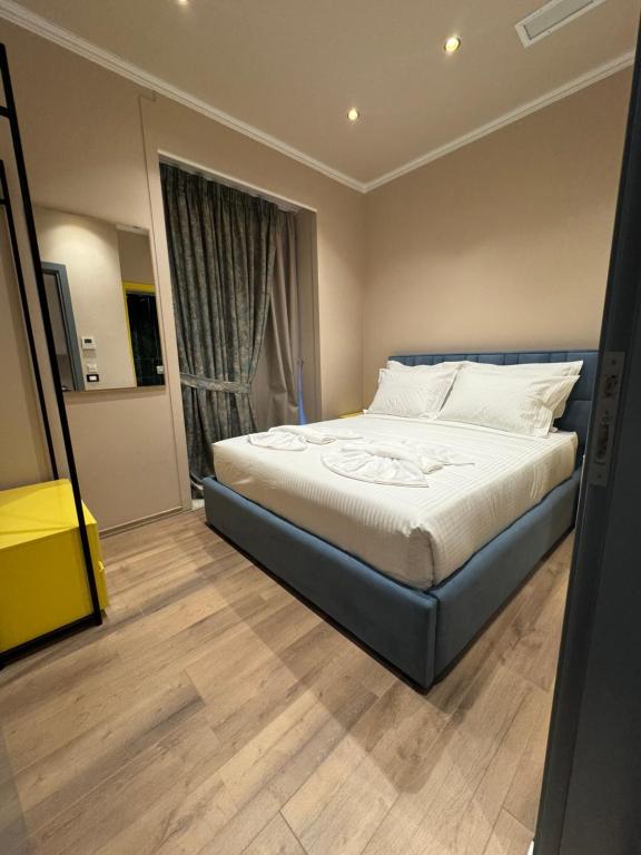 Postel nebo postele na pokoji v ubytování Hotel Gjika