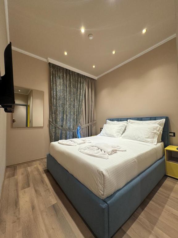 Postel nebo postele na pokoji v ubytování Hotel Gjika