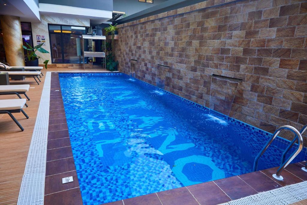 Bazén v ubytování Vintano Hotel nebo v jeho okolí