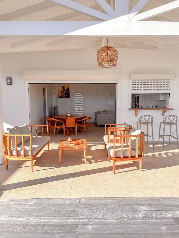 Fotografie z fotogalerie ubytování Résidence Les Raisins Clairs - Villas standing 4 étoiles , vue sur mer panoramique & piscine à débordement v destinaci Saint-François