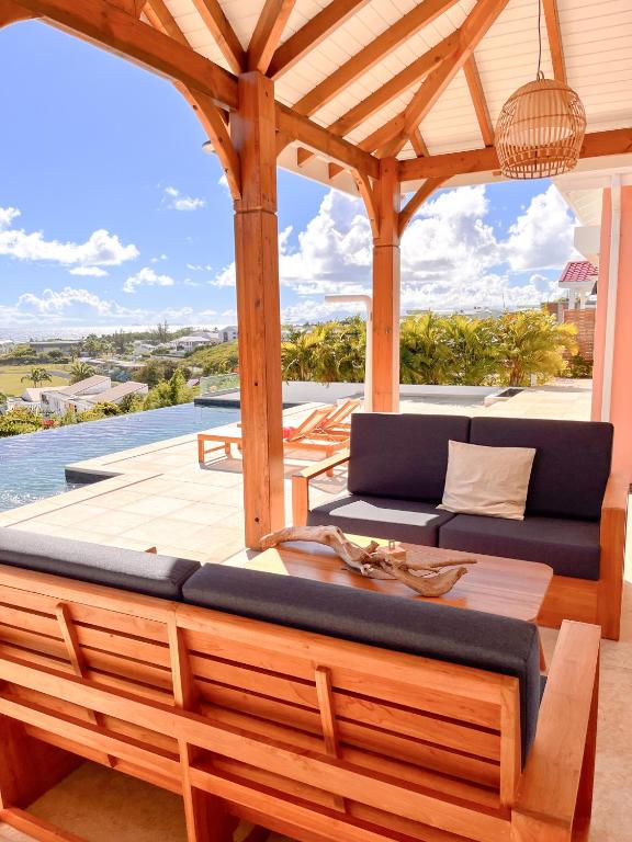 Balkón nebo terasa v ubytování Résidence Les Raisins Clairs - Villas standing 4 étoiles , vue sur mer panoramique & piscine à débordement