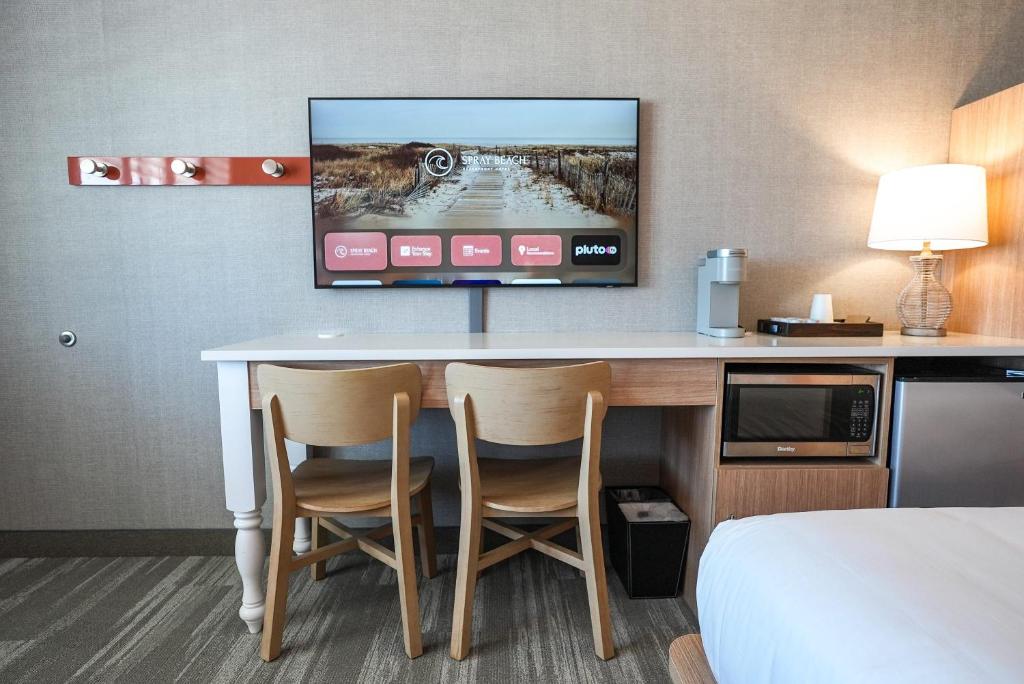 TV a/nebo společenská místnost v ubytování Spray Beach Hotel