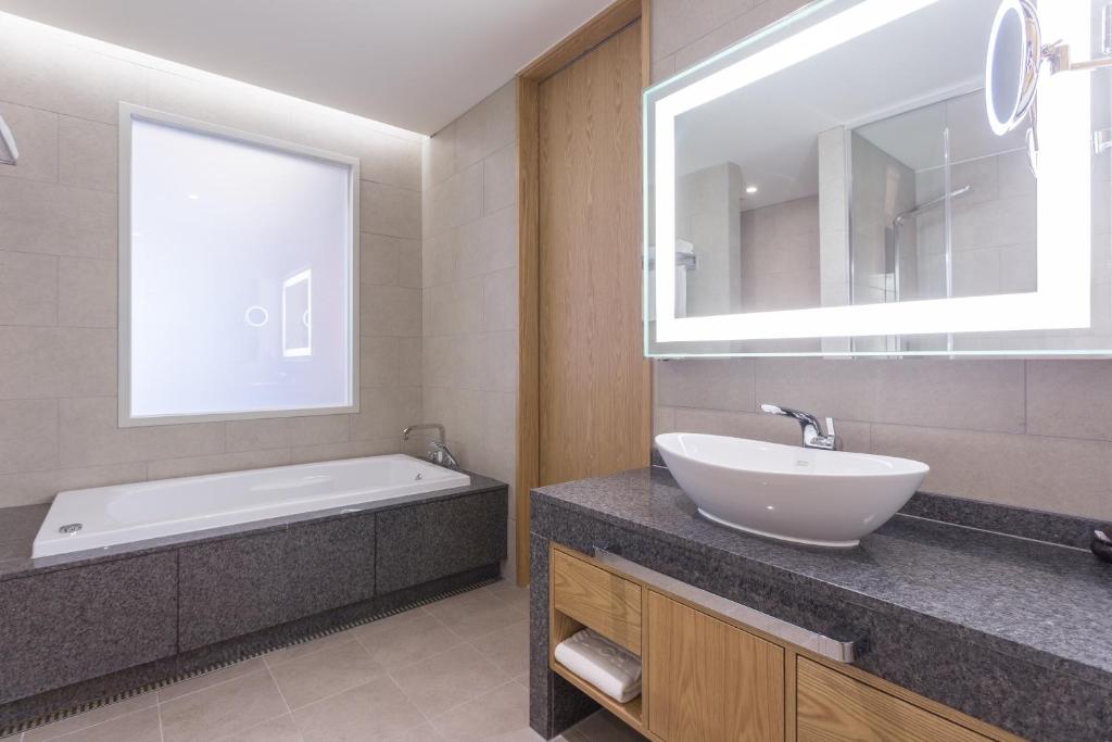 Charis Hotel - Deluxe Junior Suite